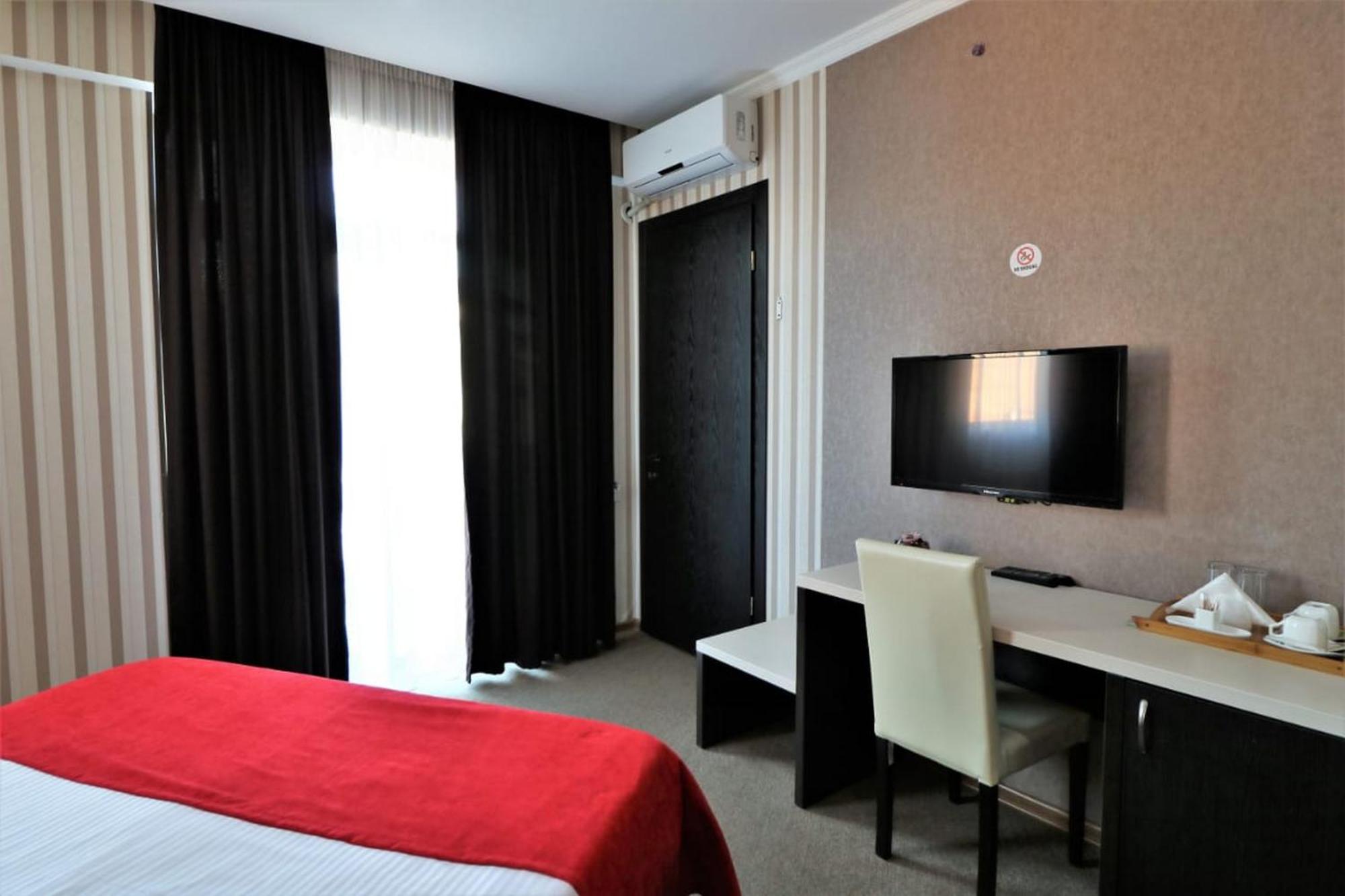 East Gate Boutique Hotel Тбилиси Екстериор снимка