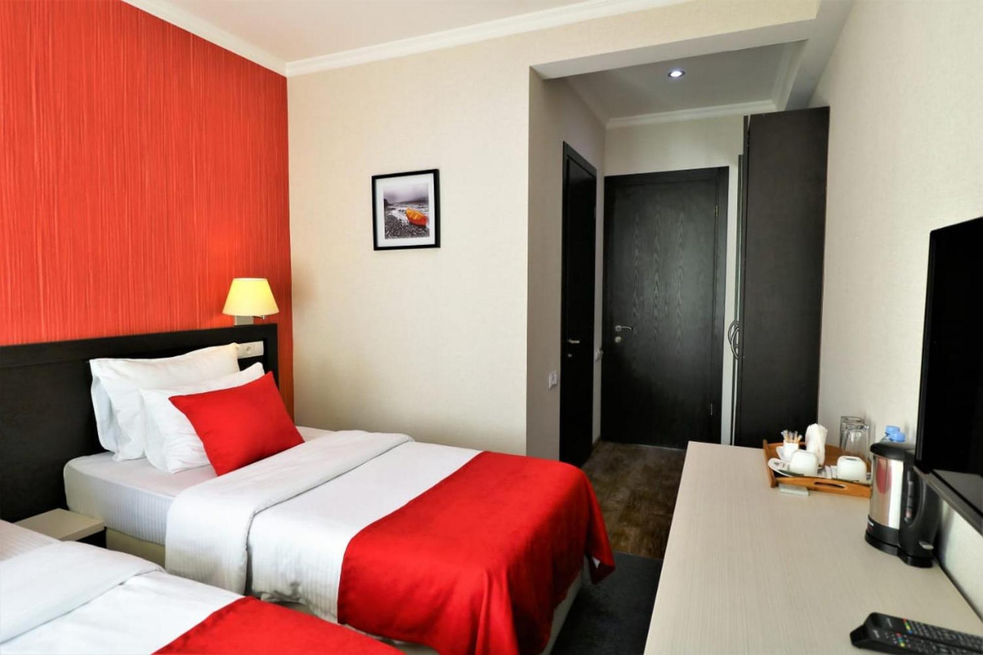 East Gate Boutique Hotel Тбилиси Екстериор снимка